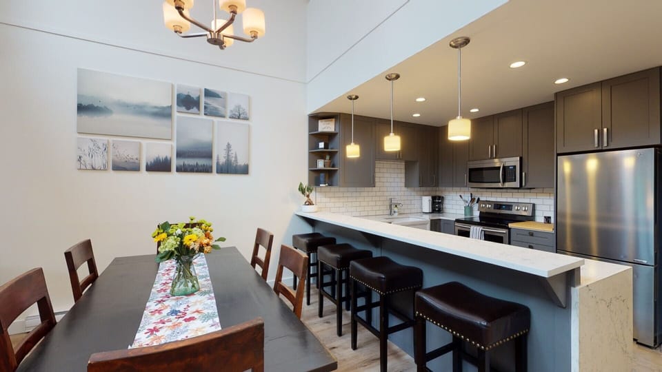 Condo | Private kitchen | Oven, dishwasher, coffee/tea maker, electric kettle