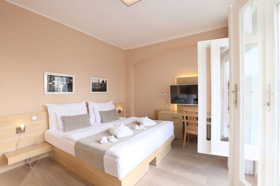 Superior Suite, Terrace | Hypo-allergenic bedding, minibar, in-room safe, desk