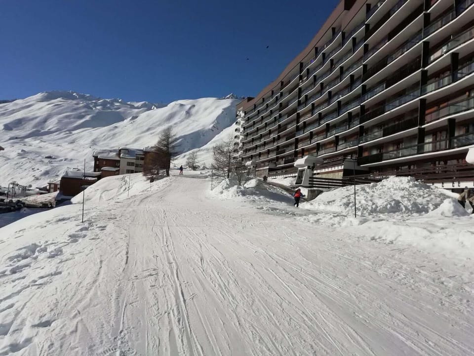 Snow and ski sports