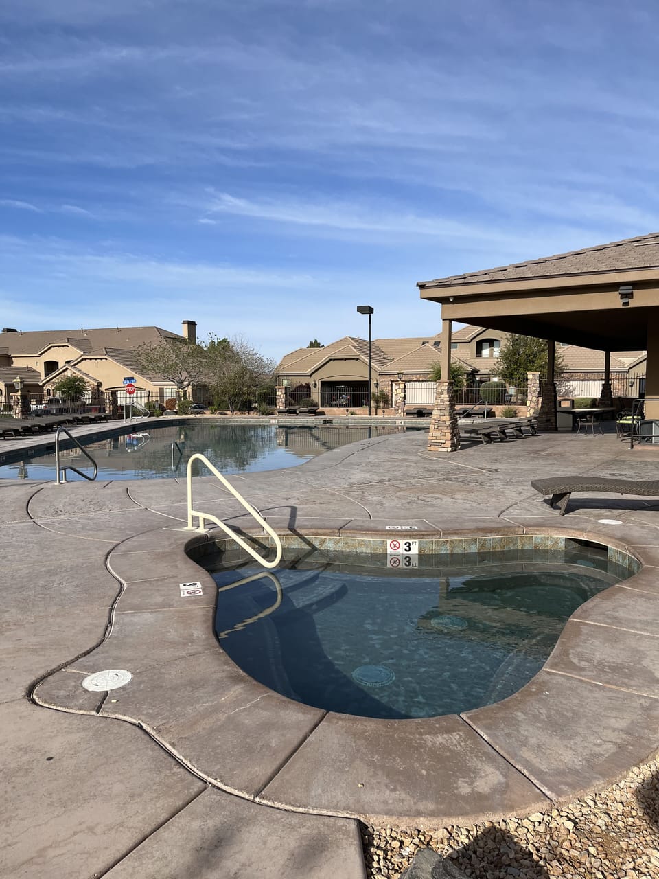 Hot tub/pool