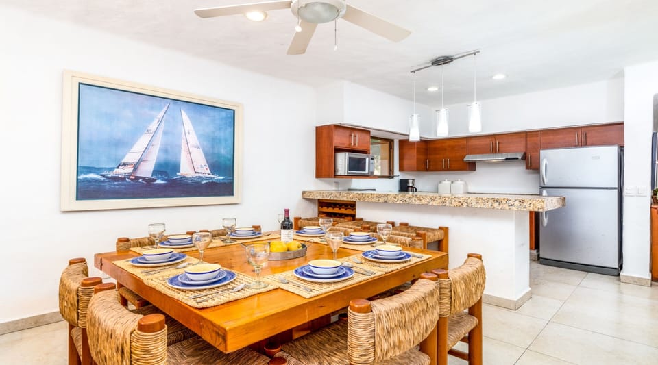 Family Condo, 3 Bedrooms | Dining room