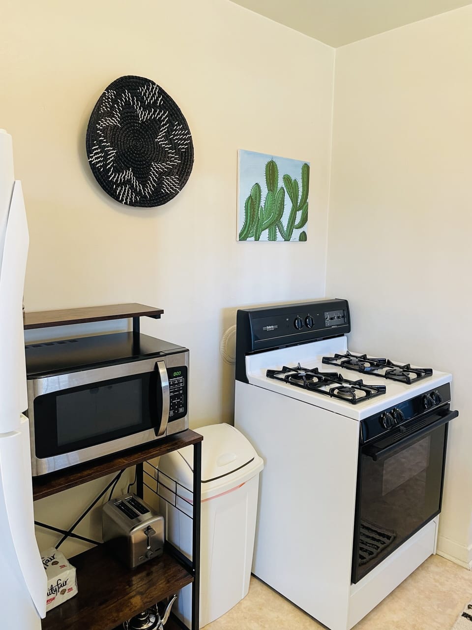Oven, Microwave, Toaster all included