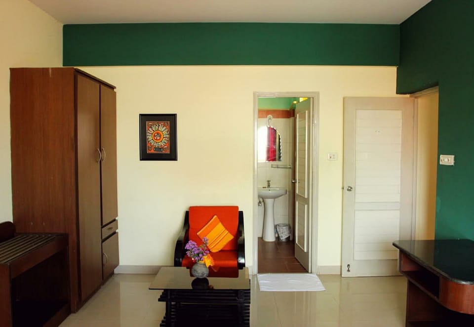 Eco Room | Premium bedding, individually decorated, individually furnished, desk