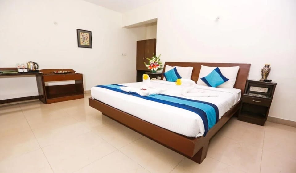 Premium bedding, individually decorated, individually furnished, desk