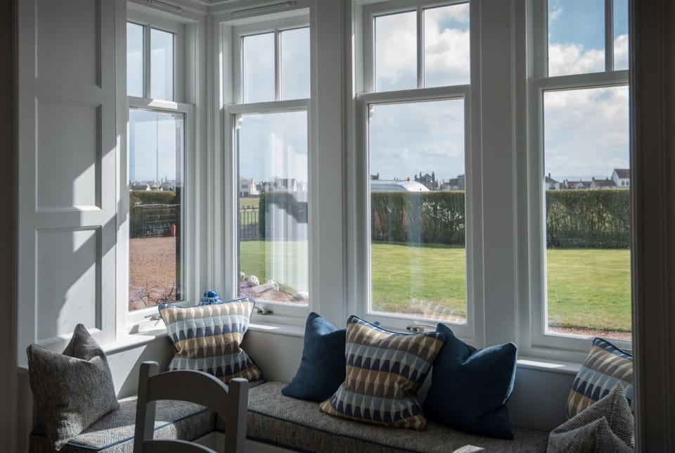 Kitchen/dining bay window