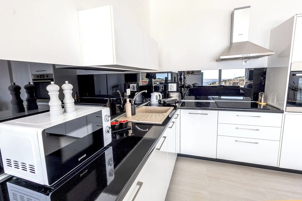 All kitchen essentials and crockery, for you to be able to have a dinner party.