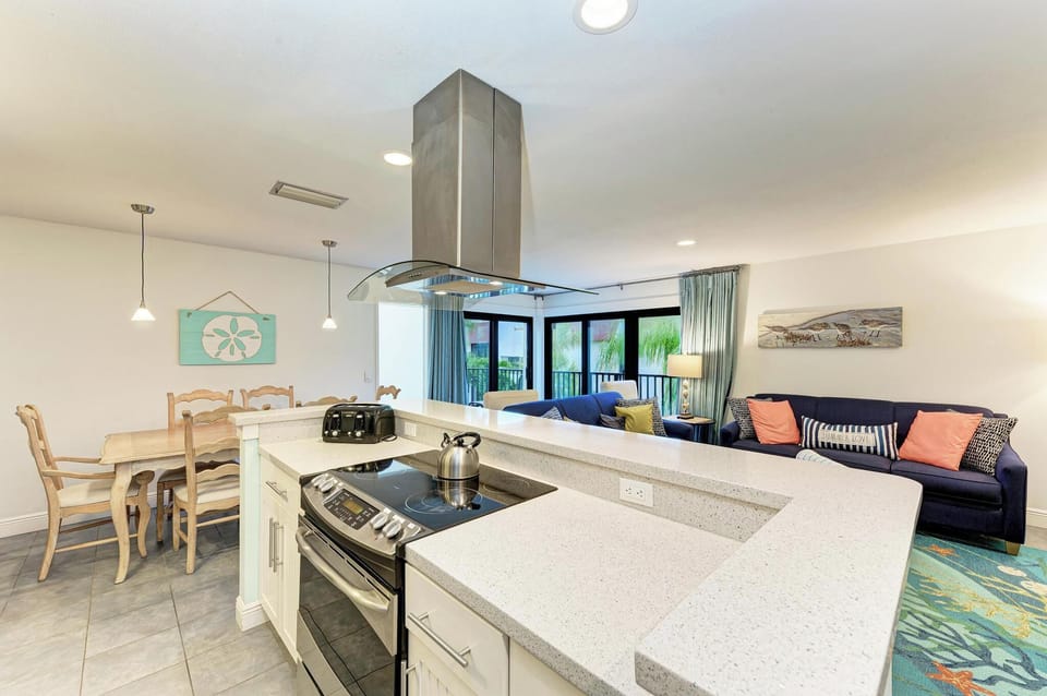 Water's Edge 204S Kitchen Counter and Range