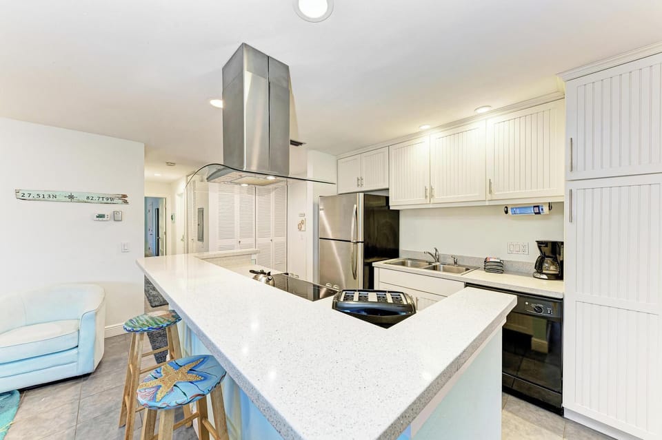 Water's Edge 204S Kitchen Counter