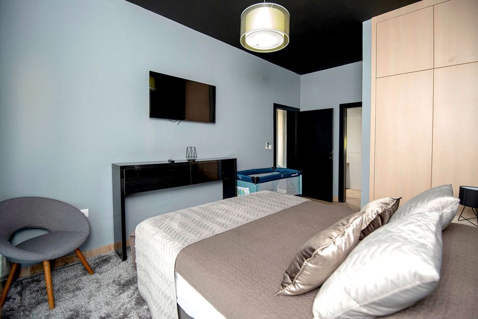 Large bedroom space with plenty of storage for your summer wardrobe.