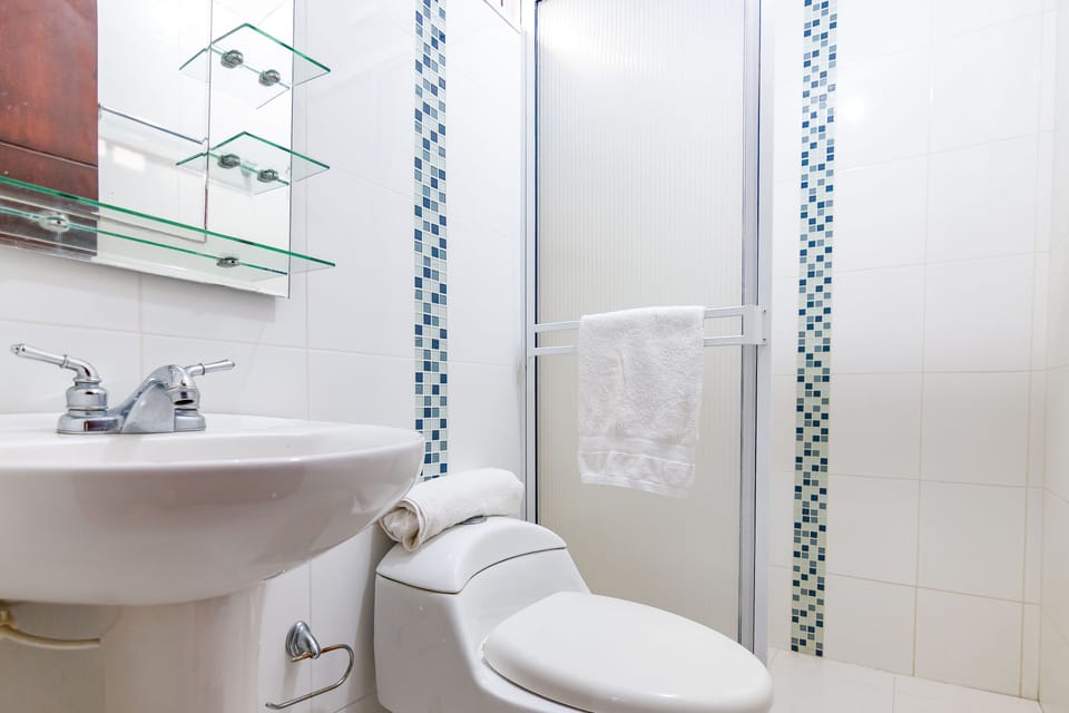 Twin Room | Bathroom | Shower, designer toiletries, towels, soap
