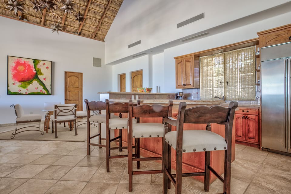 Kitchen counter seating 