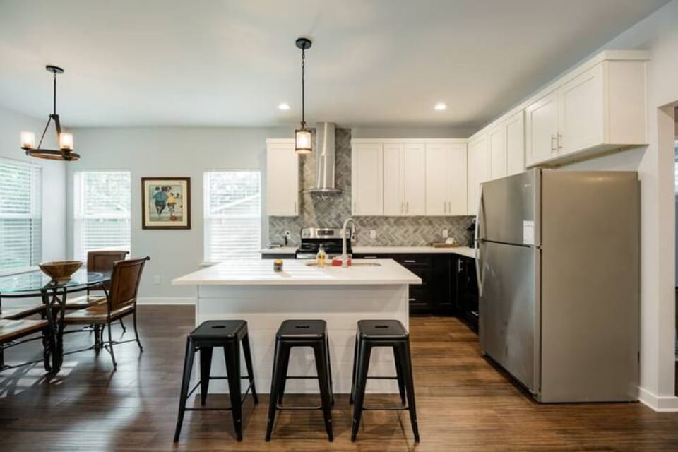 Kitchen island and kitchen