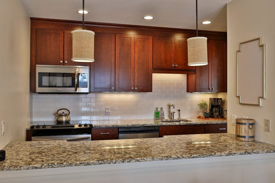 Kitchen and bar area