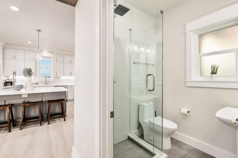 Main Level - Full Bath, Shower