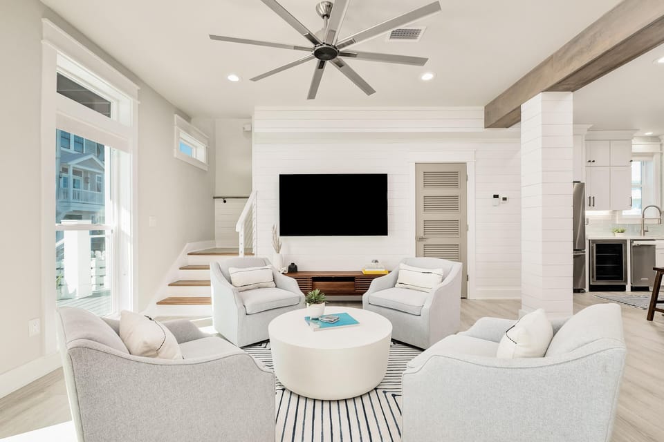 Main Level - 70" SmartTV