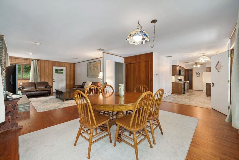 Open floor plan for family and friends!