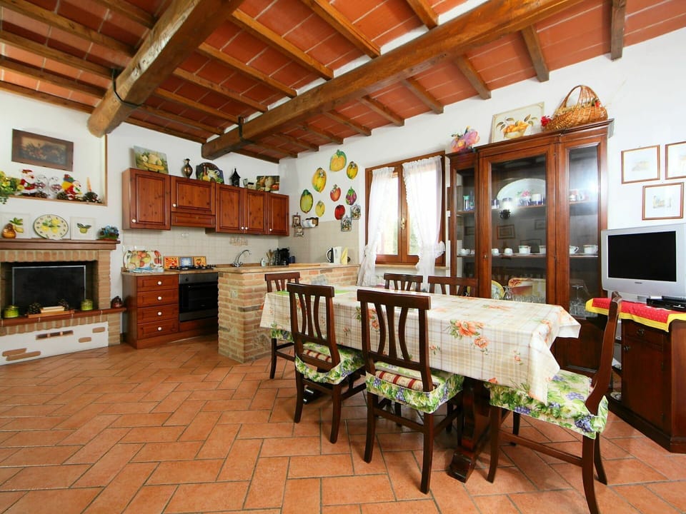 Furniture, Property, Table, Building, Wood, Lighting, Interior Design, House, Floor, Beam