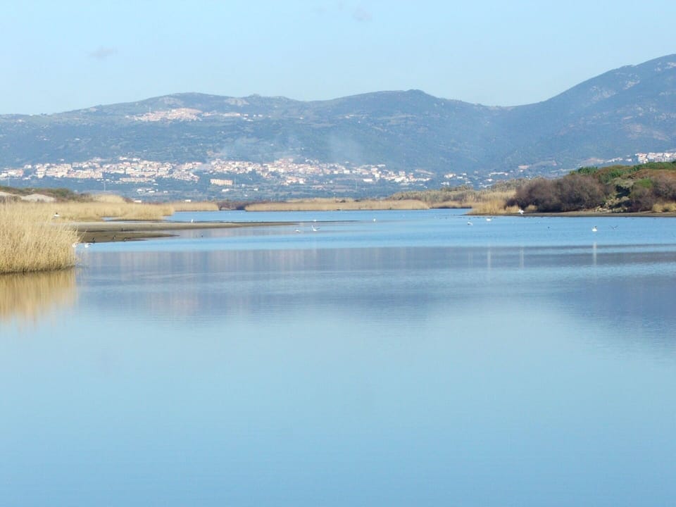 Water, Sky, Mountain, Natural Landscape, Highland, Coastal And Oceanic Landforms, Lake, Cloud, Horizon