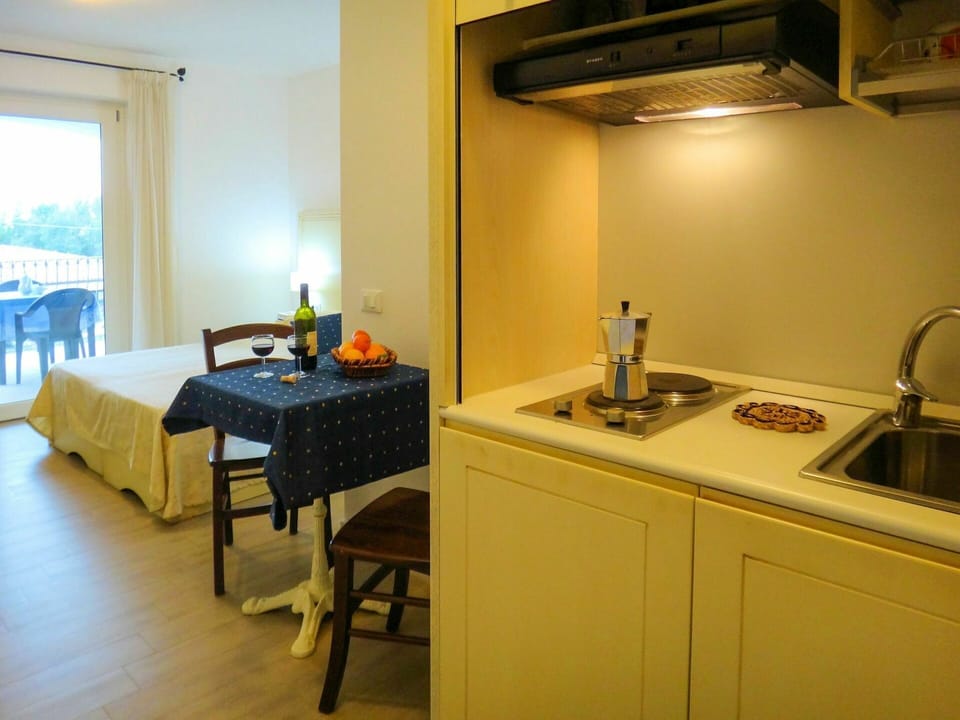 Kitchen Sink, Furniture, Property, Sink, Tap, Cabinetry, Building, Countertop, Interior Design, Floor