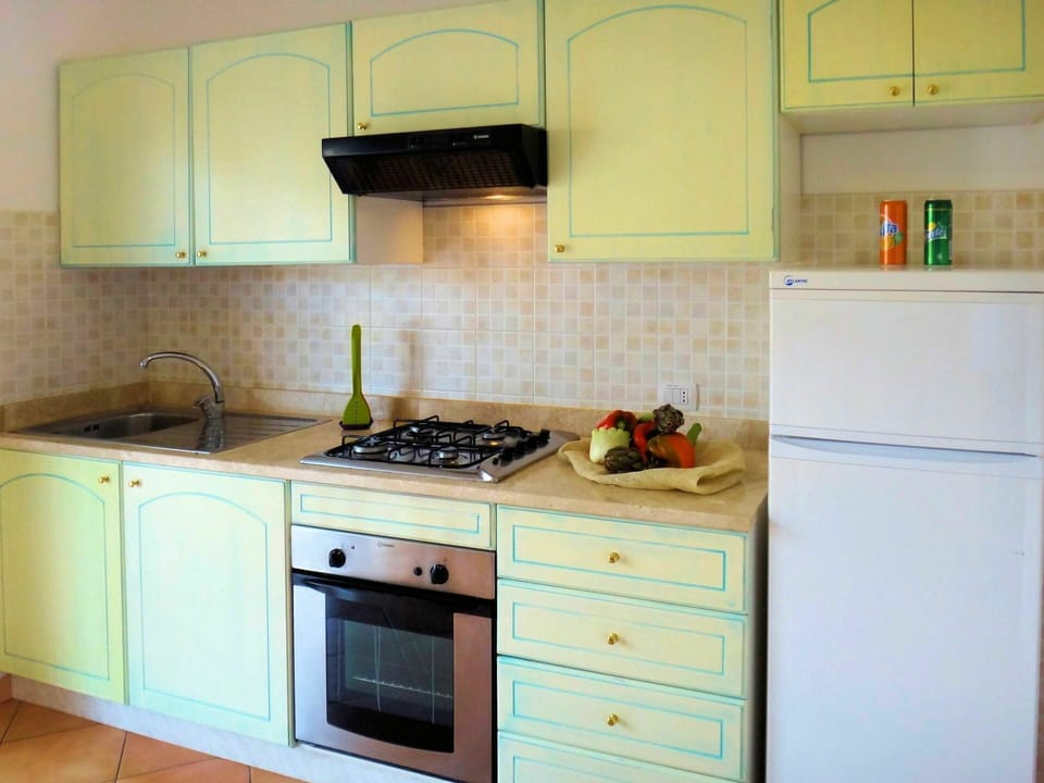 Cabinetry, Countertop, Property, Furniture, Building, Kitchen Sink, Kitchen Appliance, Sink, Kitchen Stove, Kitchen