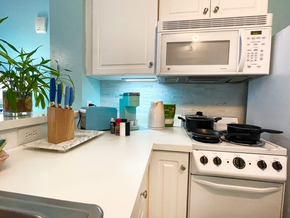 Full kitchen