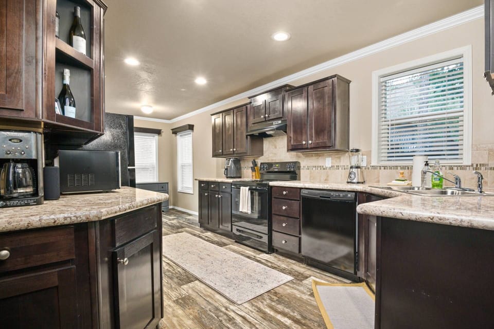 The place is very clean and comfortable and has everything you could need. I️ would 100% recommend a stay here.  -Dale