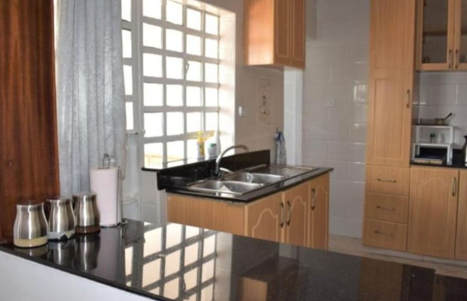 House, 3 Bedrooms | Shared kitchen | Microwave, electric kettle