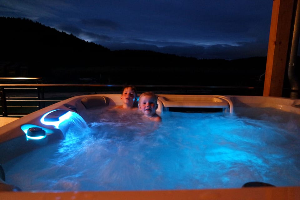 Outdoor spa tub