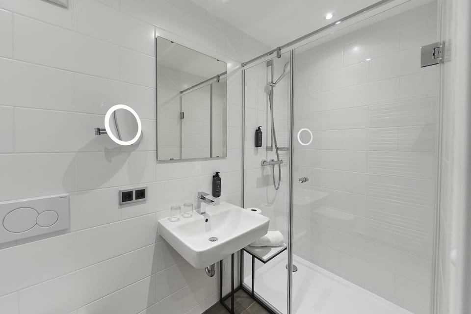Shower, towels