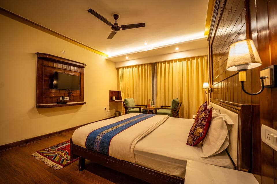 Superior Room | Egyptian cotton sheets, premium bedding, desk