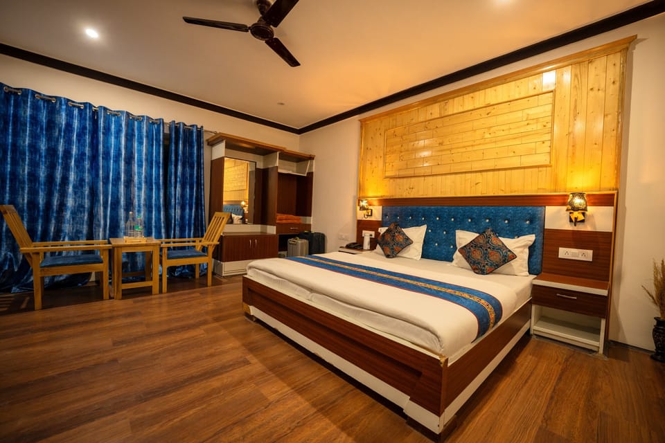 Standard Room | Egyptian cotton sheets, premium bedding, desk