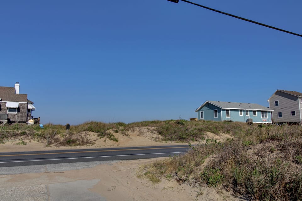 Direct Beach Access Right Across From Seashell Bungalow!
