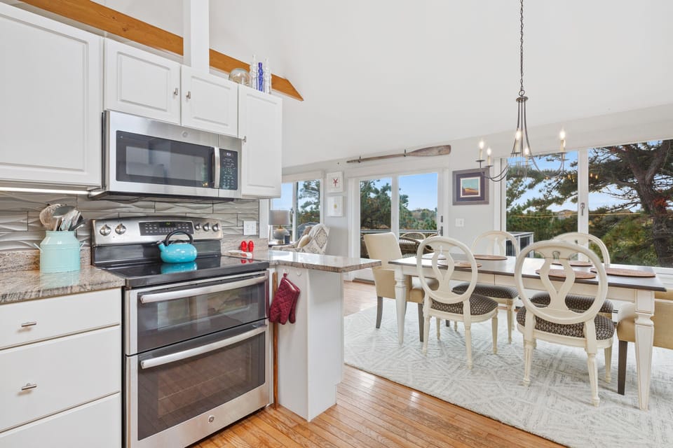 Kitchen - Fabulous views in all directions!