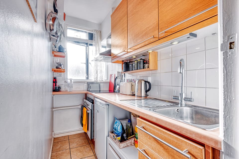 Apartment (1 Bedroom) | Private kitchen | Fridge, microwave, oven, stovetop