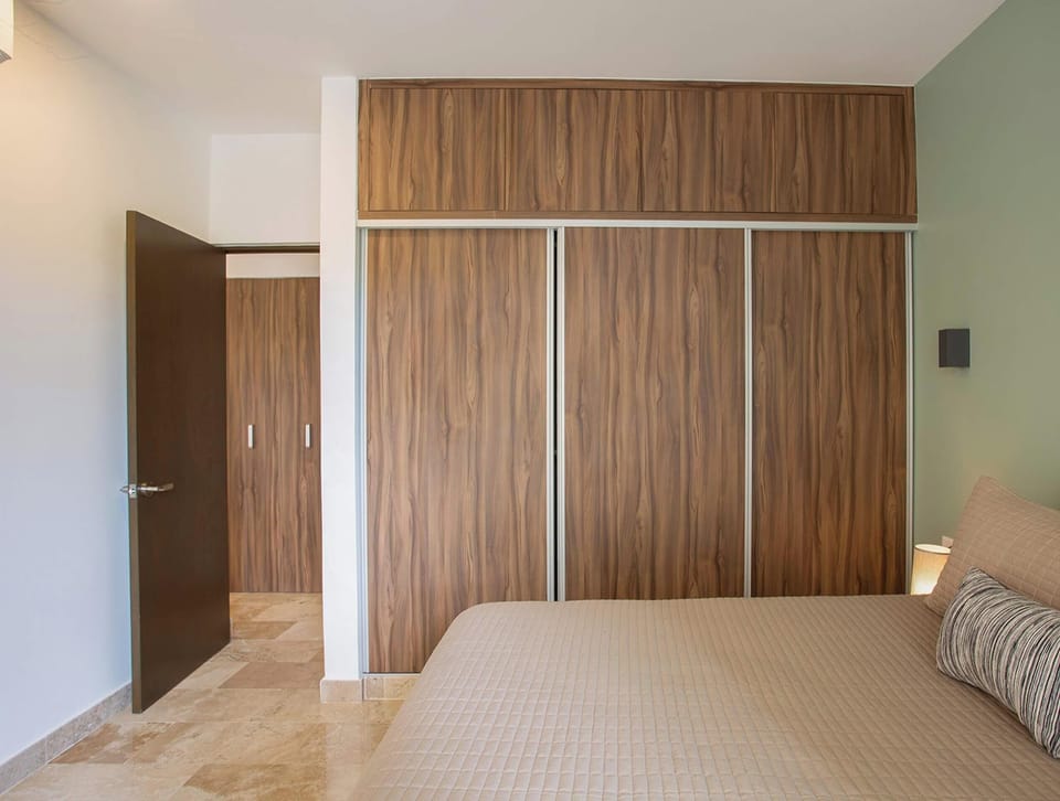 The room has alot of closet space to put away your things