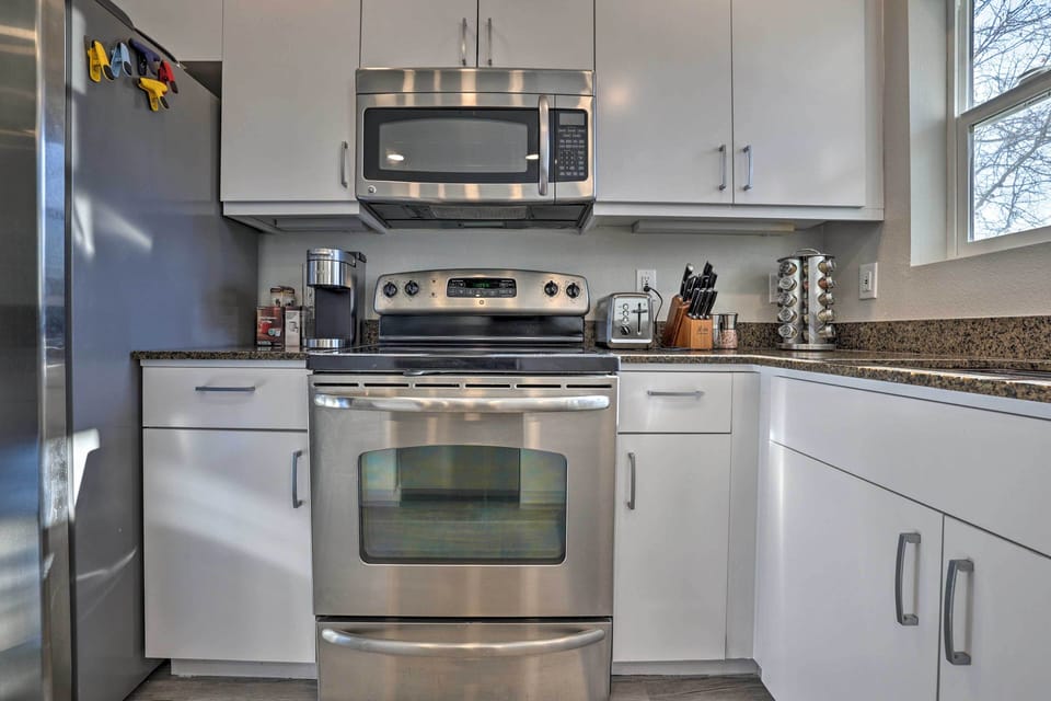 Kitchen | Dishware/Flatware
