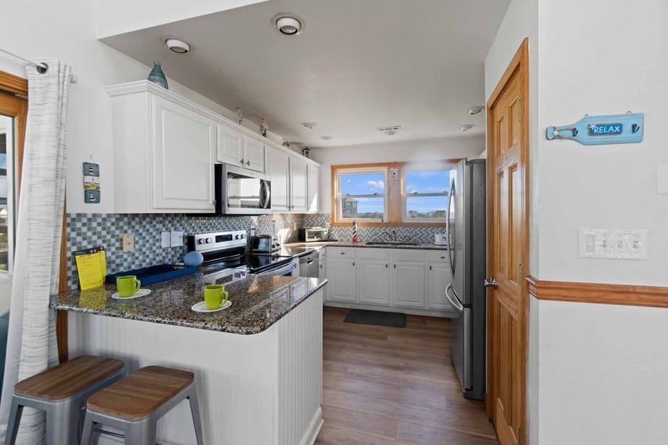 Surf-or-Sound-Realty-157-So-Right-Kitchen-1