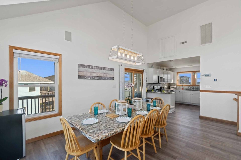 Surf-or-Sound-Realty-157-So-Right-Dining-Area-1