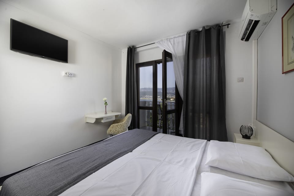 Standard Double Room | Minibar, laptop workspace, blackout drapes, free WiFi