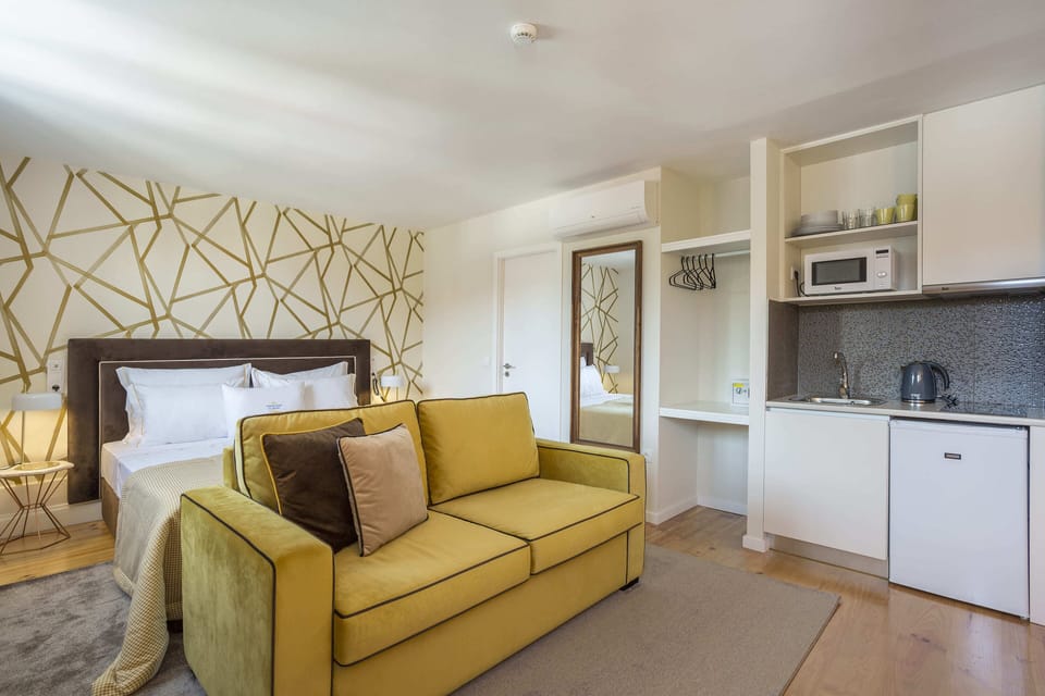 Coffee/tea maker, electric kettle