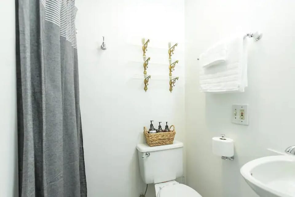 Fenton Full Bath