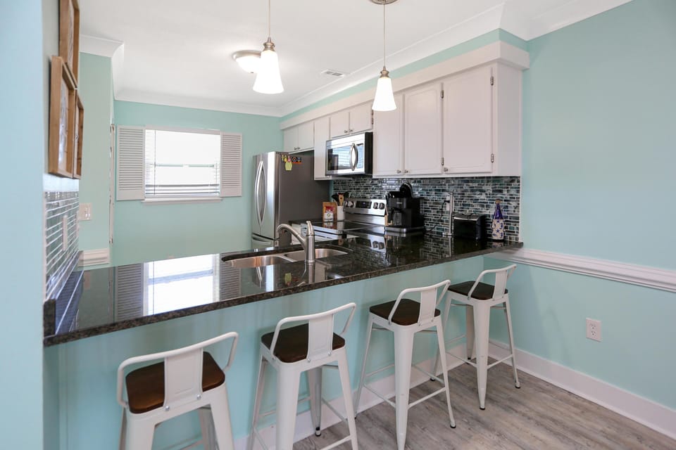 House, Multiple Beds (Edgewater Retreat) | Private kitchen