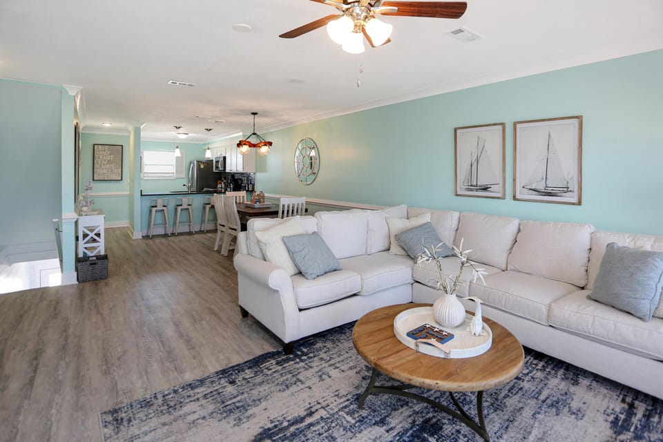 House, Multiple Beds (Edgewater Retreat) | Living area