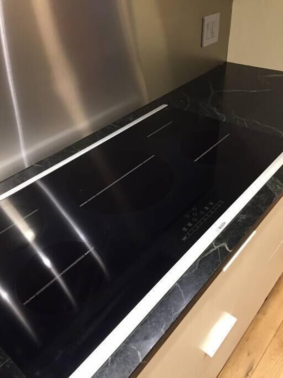 The chef's kitchen includes an induction cooktop with five burners.