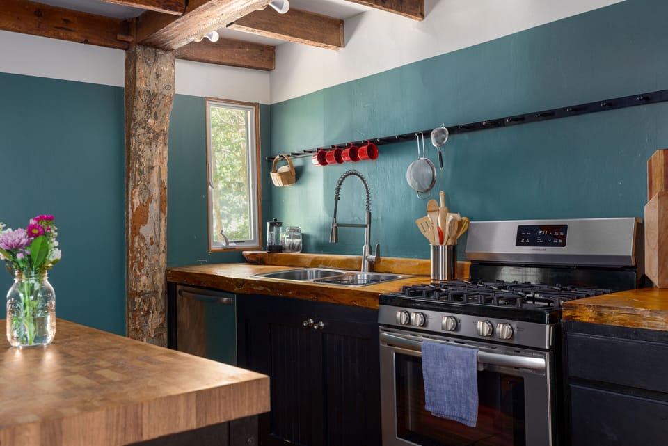 Spacious kitchen island, perfect for vacation meal prep.