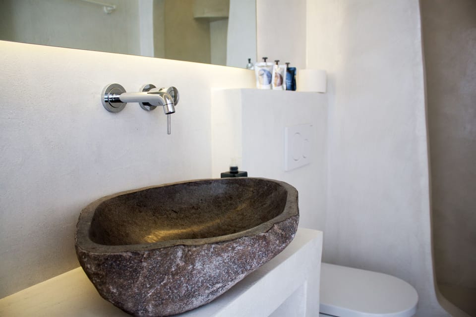 Superior Double Room, 1 Queen Bed | Bathroom | Shower, rainfall showerhead, designer toiletries, hair dryer