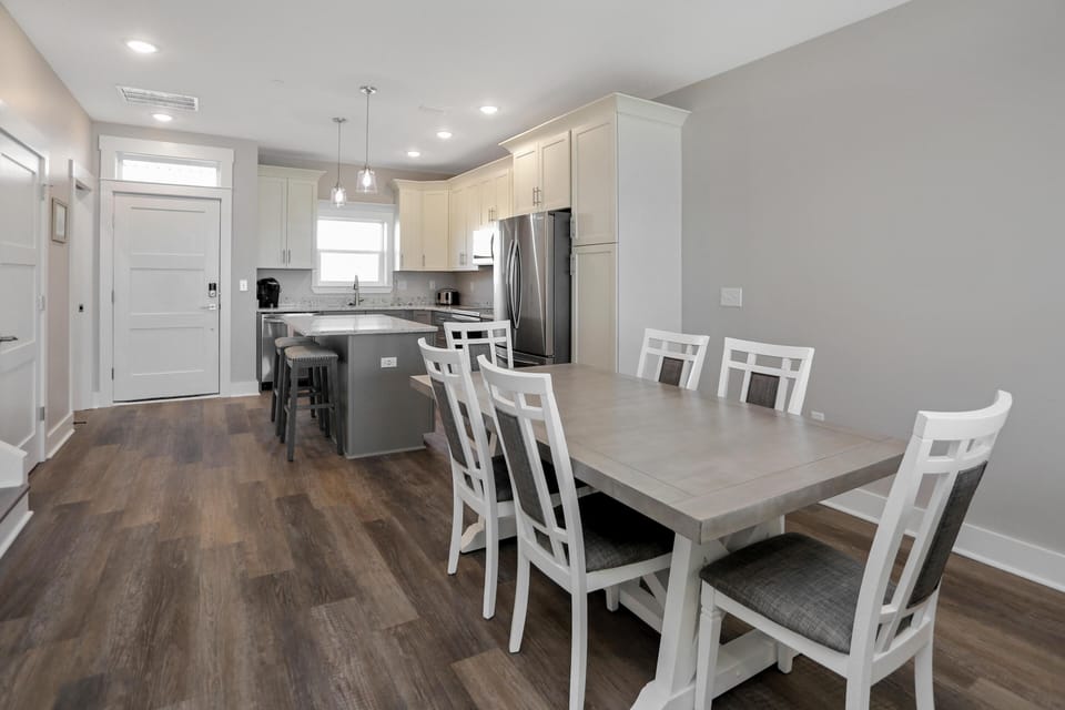 House, Multiple Beds (Pelicans Perch) | Dining