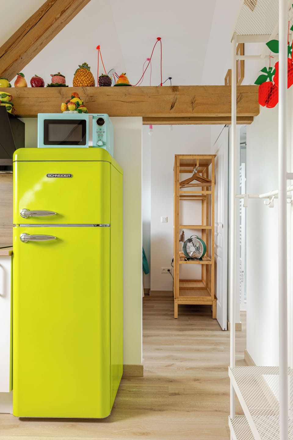 Romantic Studio Suite | Private kitchen | Full-size fridge, microwave, oven, stovetop