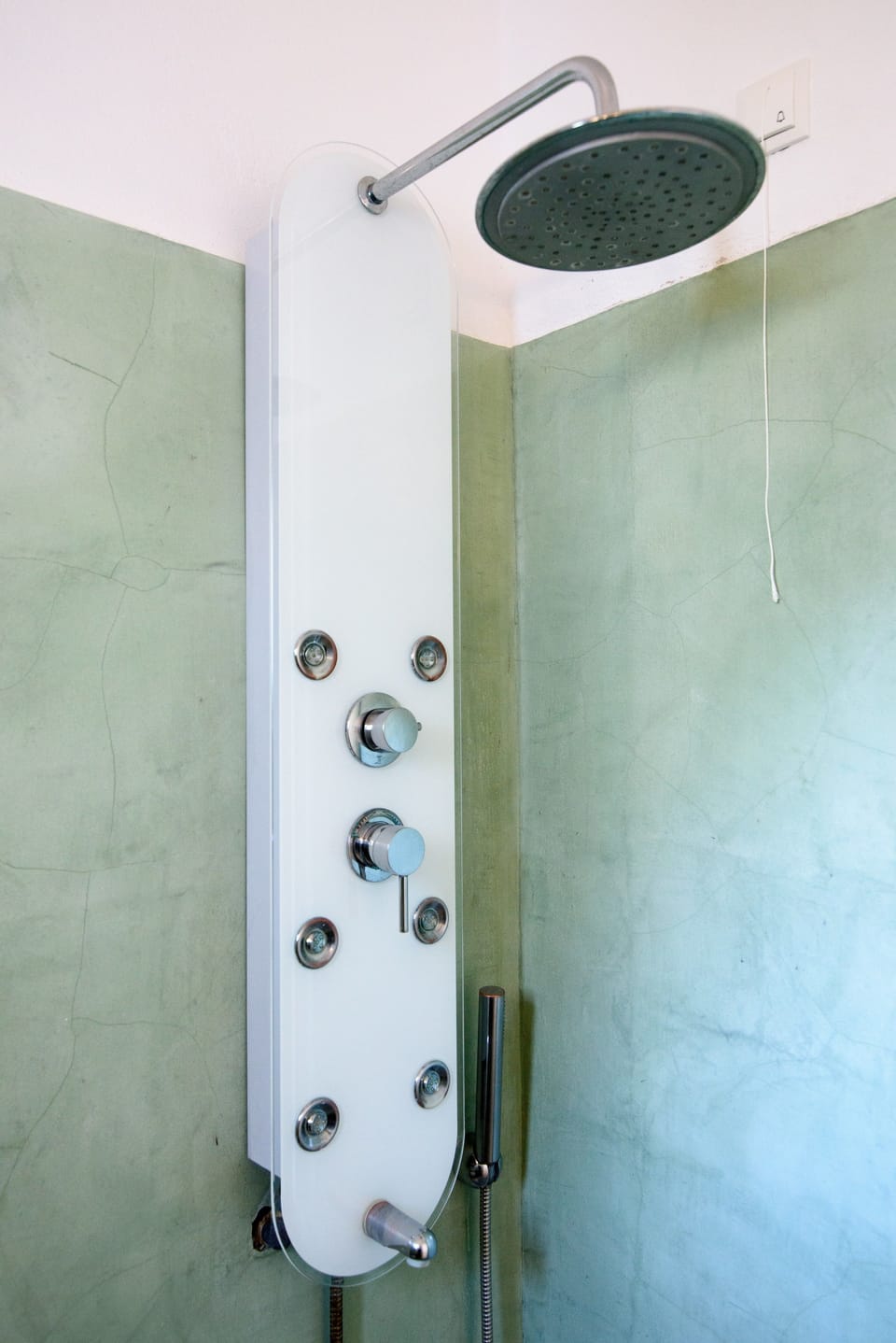 Standard Room | Bathroom | Shower, free toiletries, hair dryer, towels