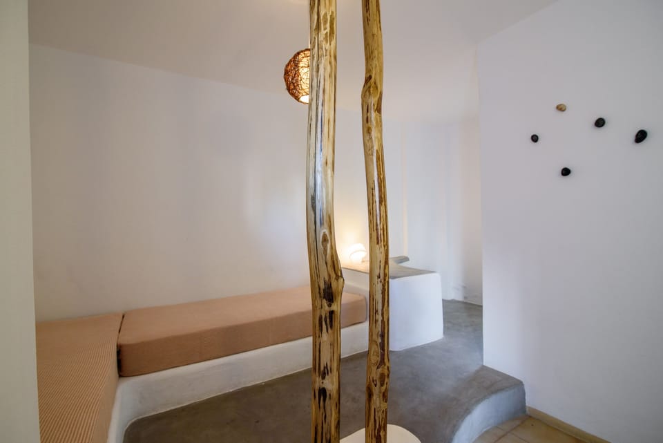 Suite with Outdoor Jetted Tub | In-room safe, iron/ironing board, free WiFi, bed sheets
